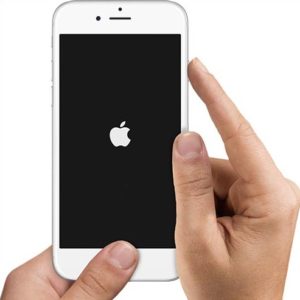 iPhone 6S - SE Bloccato su schermata nera con la mela, colpa di facebook